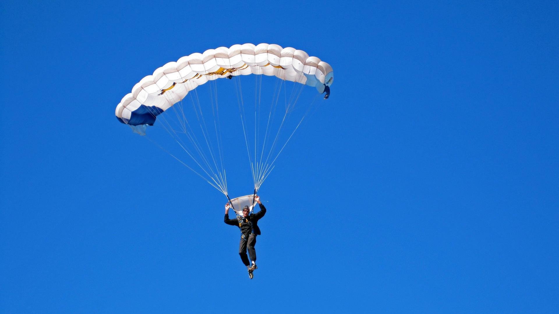 新时期青少年足球“创客”项目在多地试点推广,激发创新潜能,青少年足球宣传片