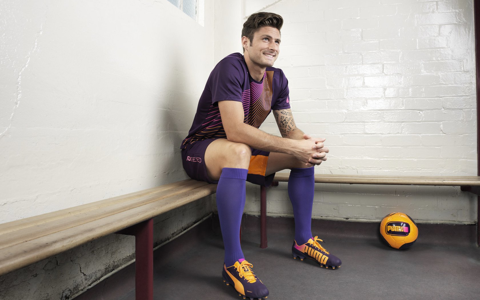 特色足球赛事频繁举办,推动全民体育热潮持续升温,足球特色活动方案