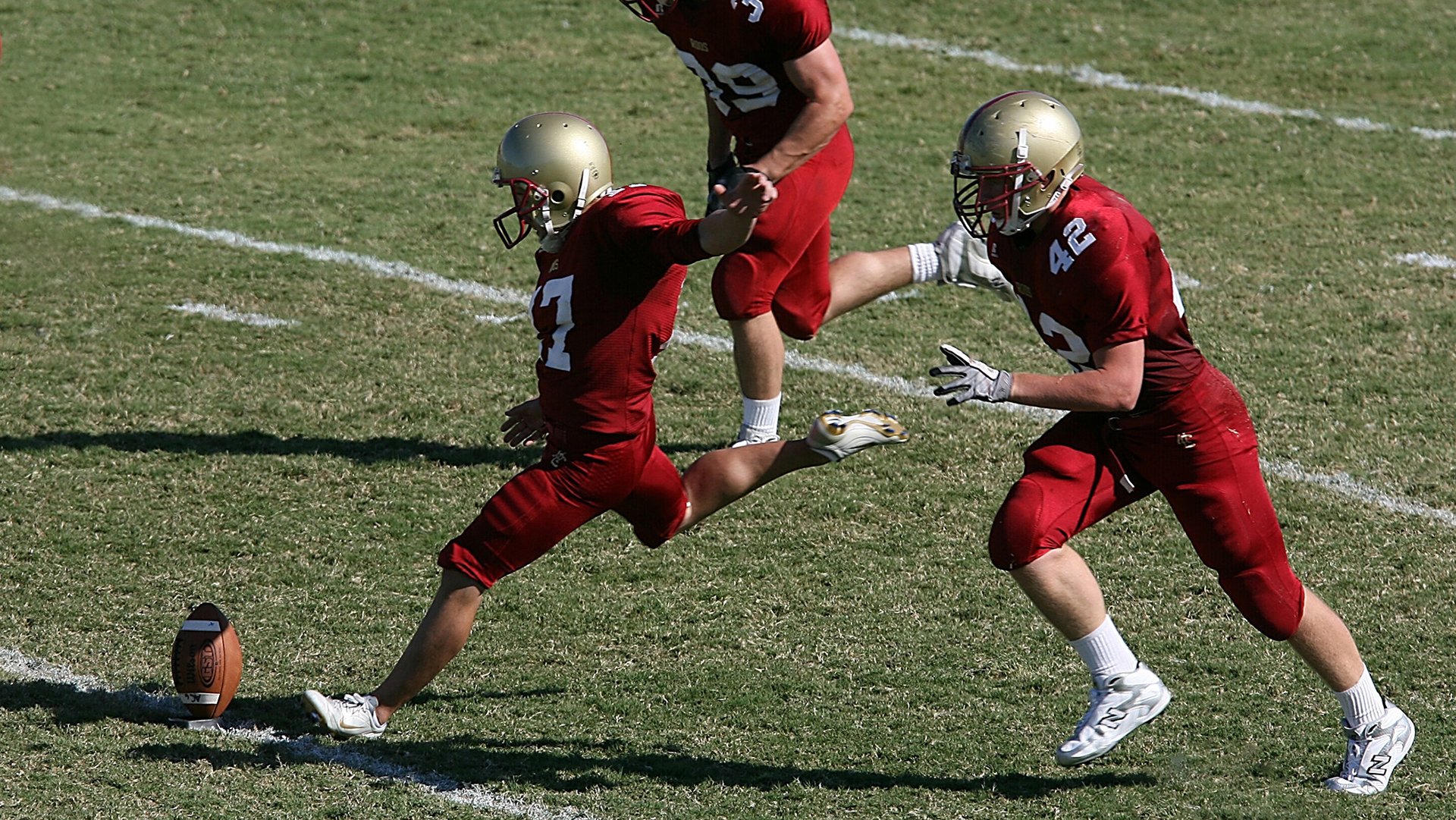 爱游戏在线娱乐官网-英超赛季中期体能衰减趋势与恢复干预效果评估，英超身体素质